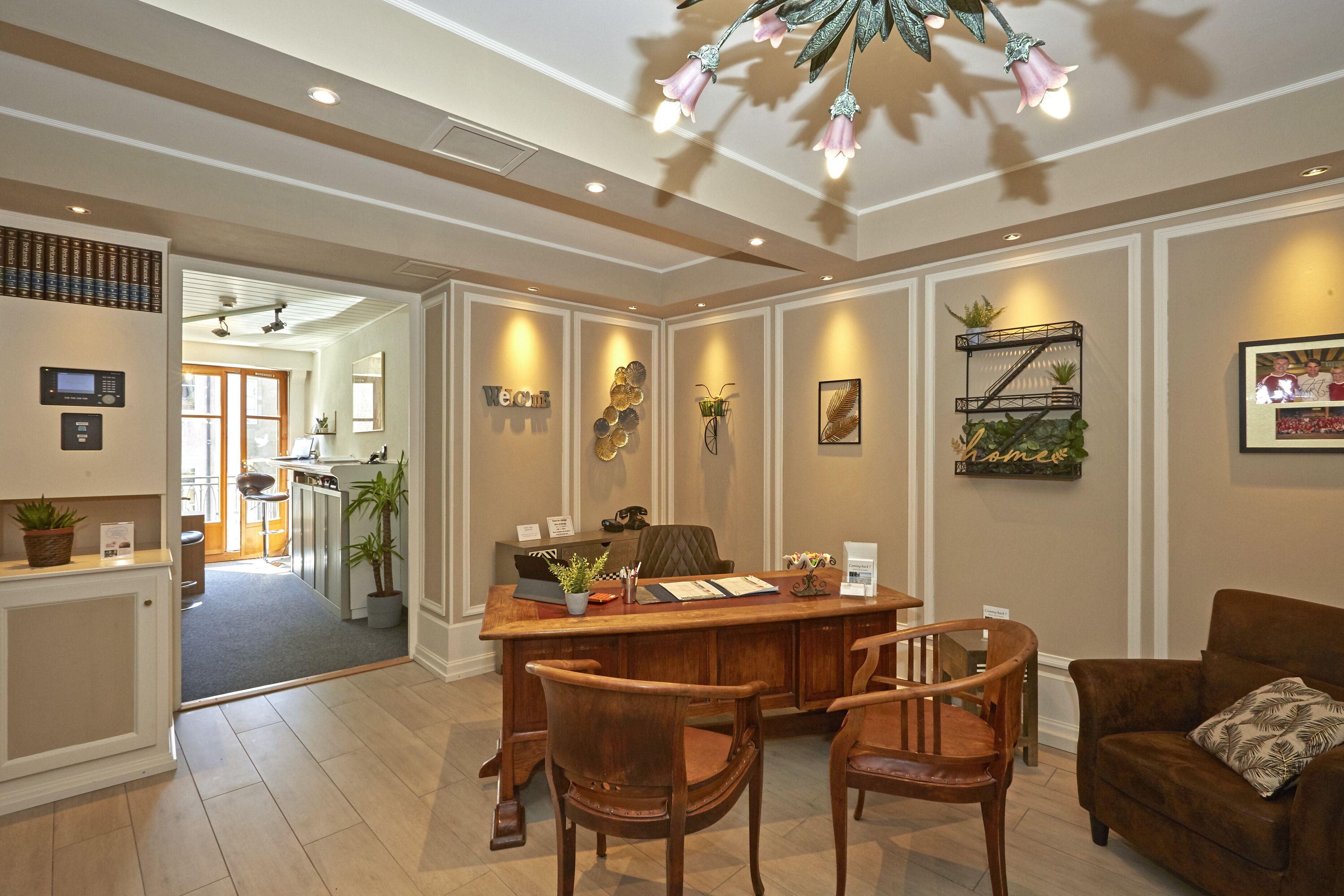 Hotel Central Hotel 2*